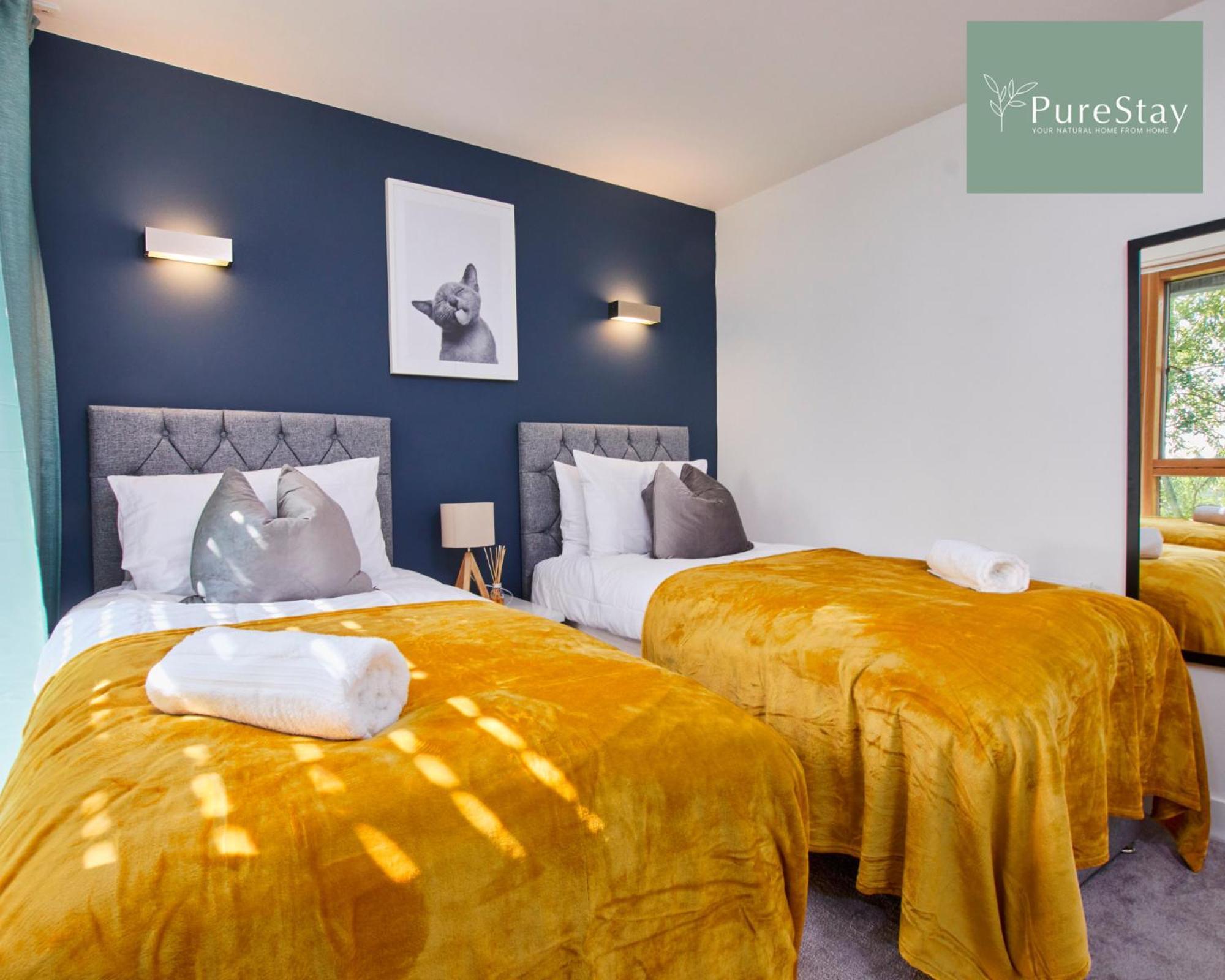Beautiful Four Bed House By Purestay Short Lets & Serviced Accommodation Coventry With Parking Esterno foto