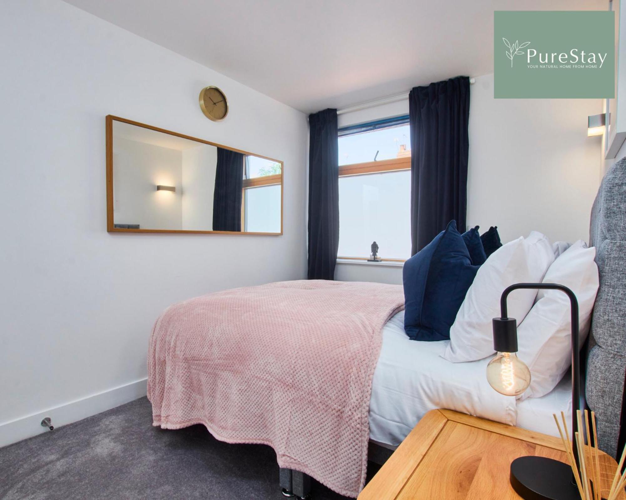 Beautiful Four Bed House By Purestay Short Lets & Serviced Accommodation Coventry With Parking Esterno foto