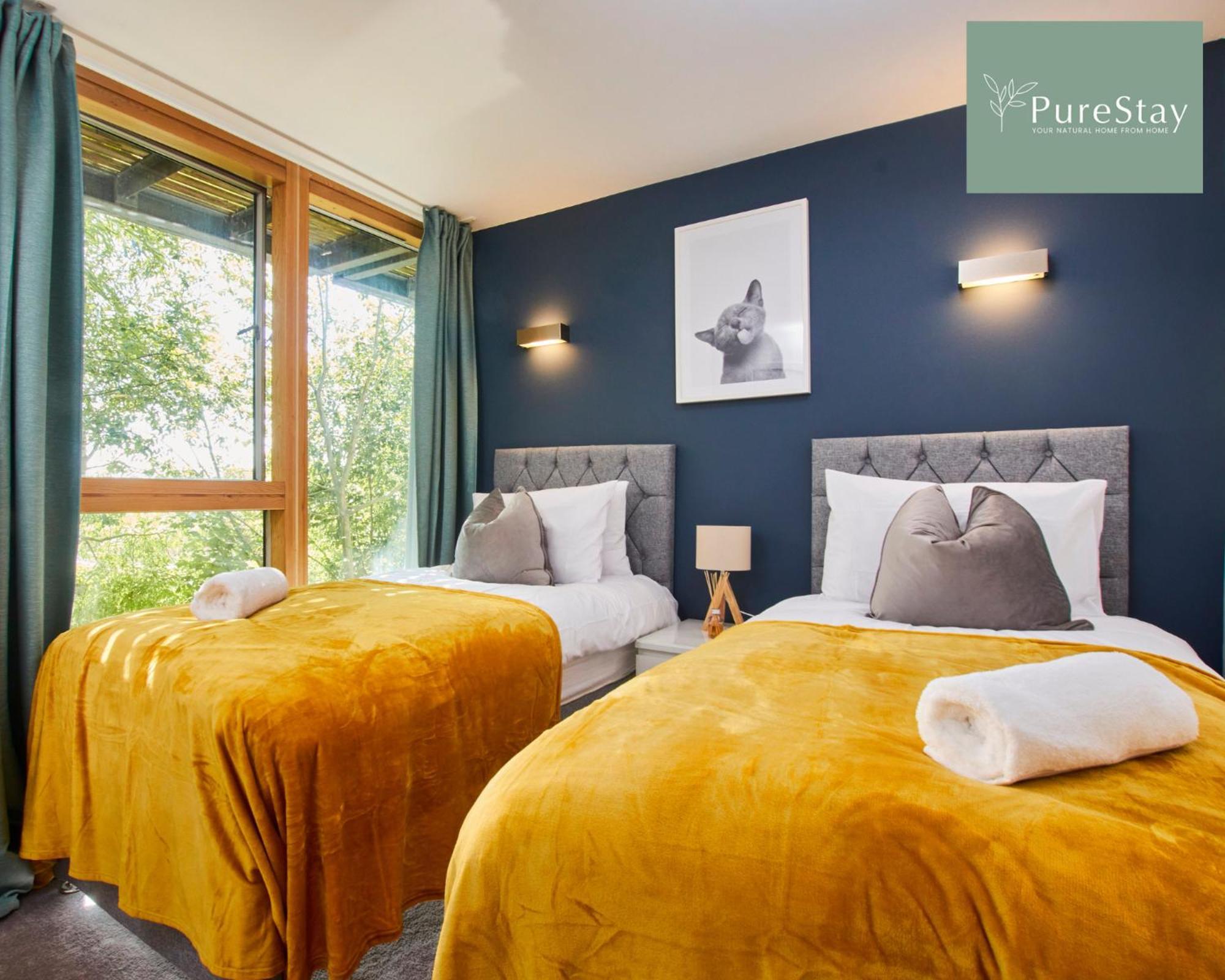Beautiful Four Bed House By Purestay Short Lets & Serviced Accommodation Coventry With Parking Esterno foto