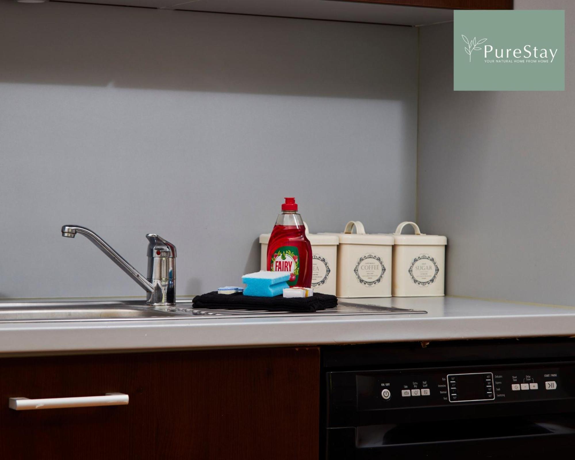 Beautiful Four Bed House By Purestay Short Lets & Serviced Accommodation Coventry With Parking Esterno foto