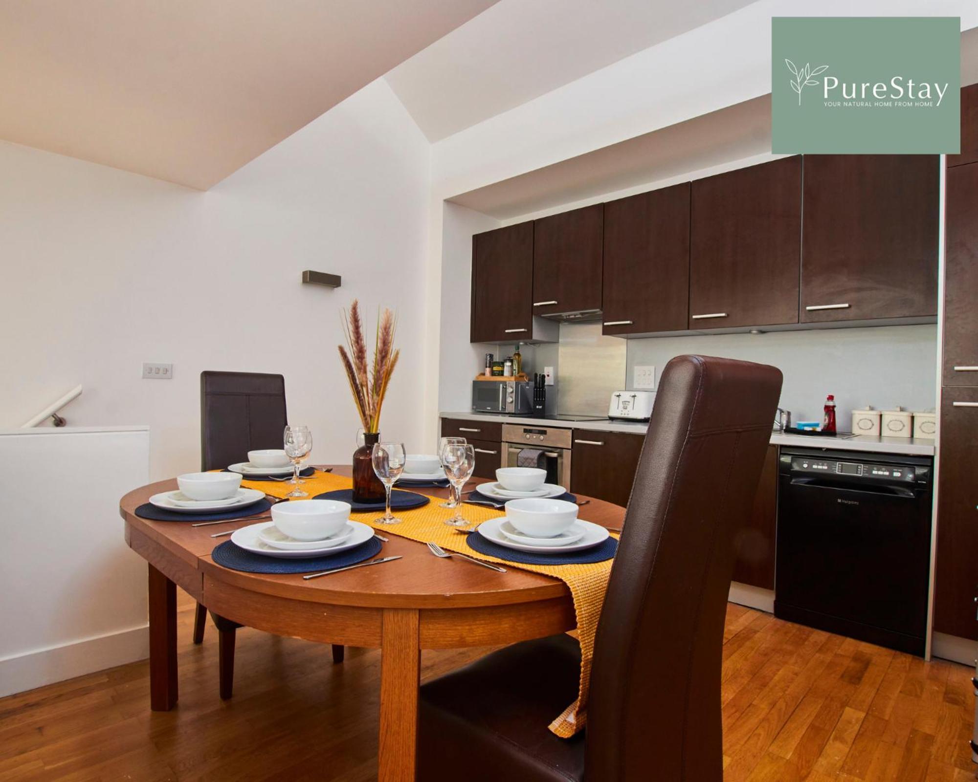 Beautiful Four Bed House By Purestay Short Lets & Serviced Accommodation Coventry With Parking Esterno foto