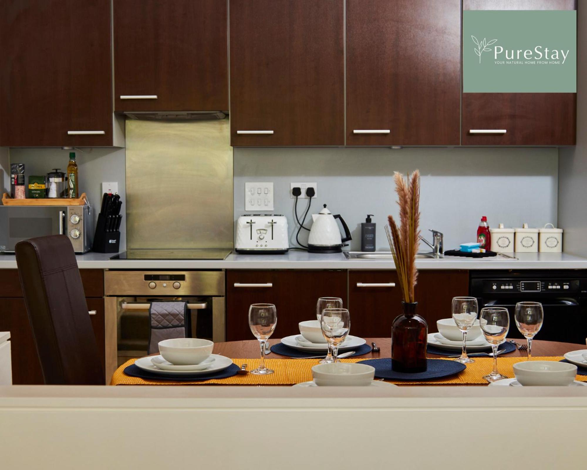 Beautiful Four Bed House By Purestay Short Lets & Serviced Accommodation Coventry With Parking Esterno foto