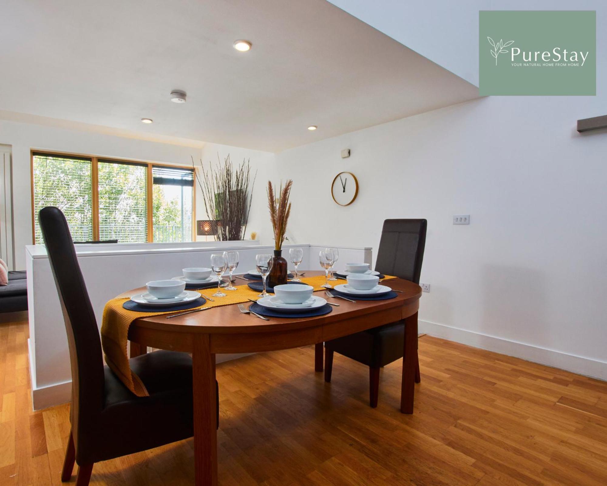 Beautiful Four Bed House By Purestay Short Lets & Serviced Accommodation Coventry With Parking Esterno foto
