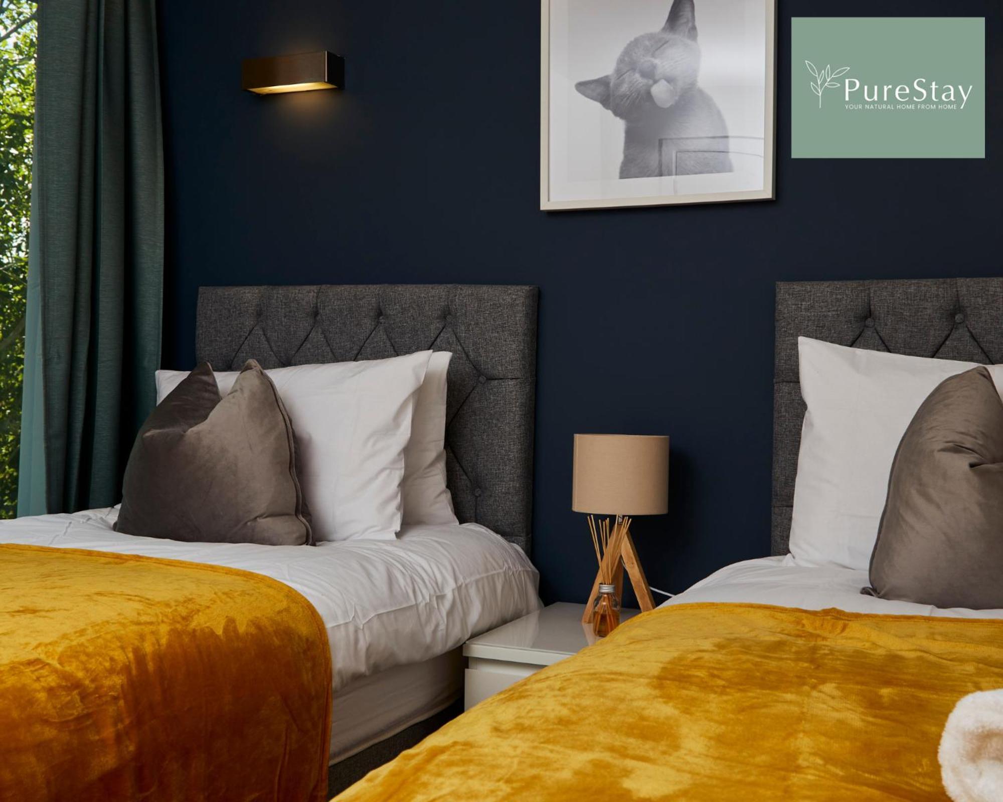Beautiful Four Bed House By Purestay Short Lets & Serviced Accommodation Coventry With Parking Esterno foto
