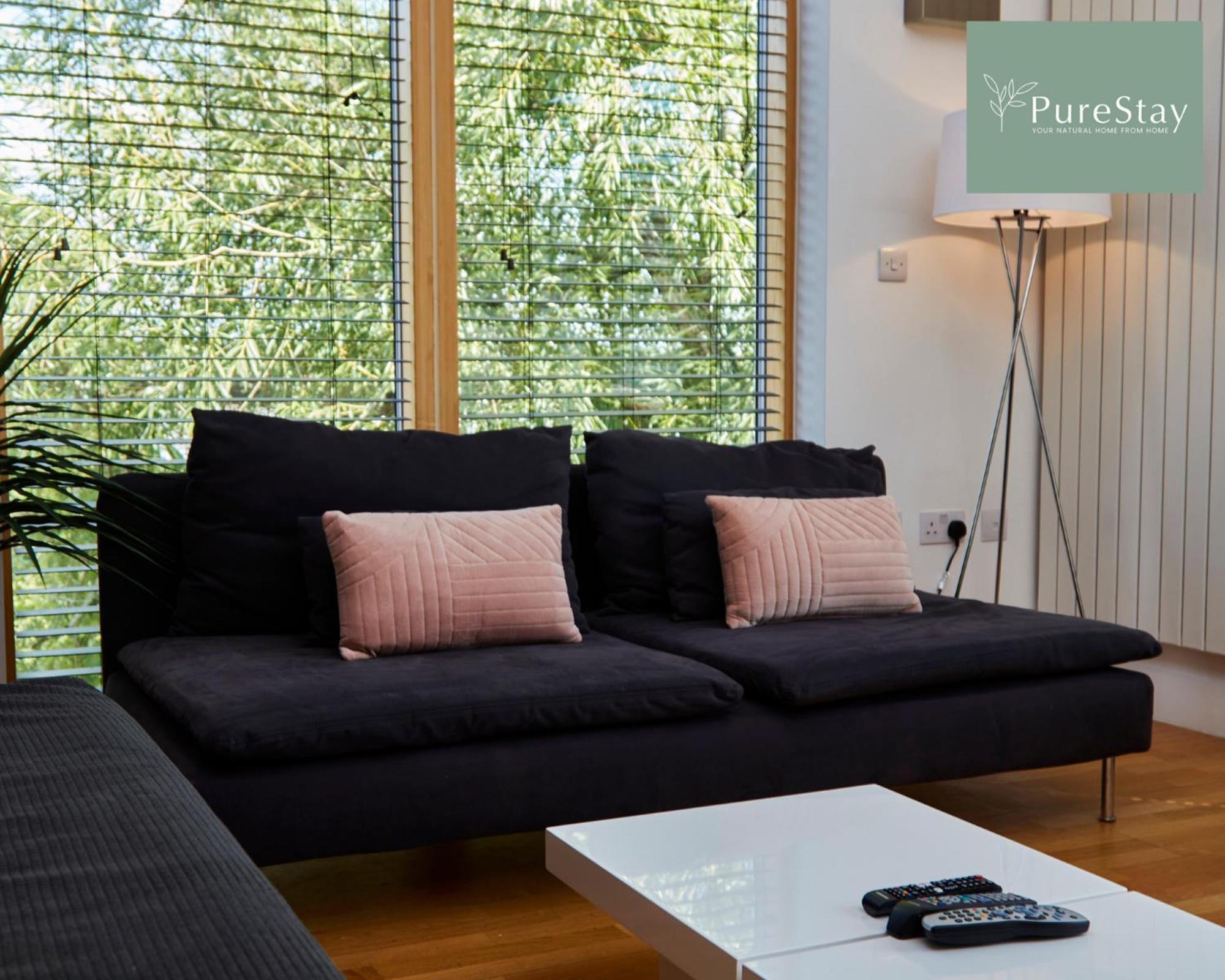 Beautiful Four Bed House By Purestay Short Lets & Serviced Accommodation Coventry With Parking Esterno foto