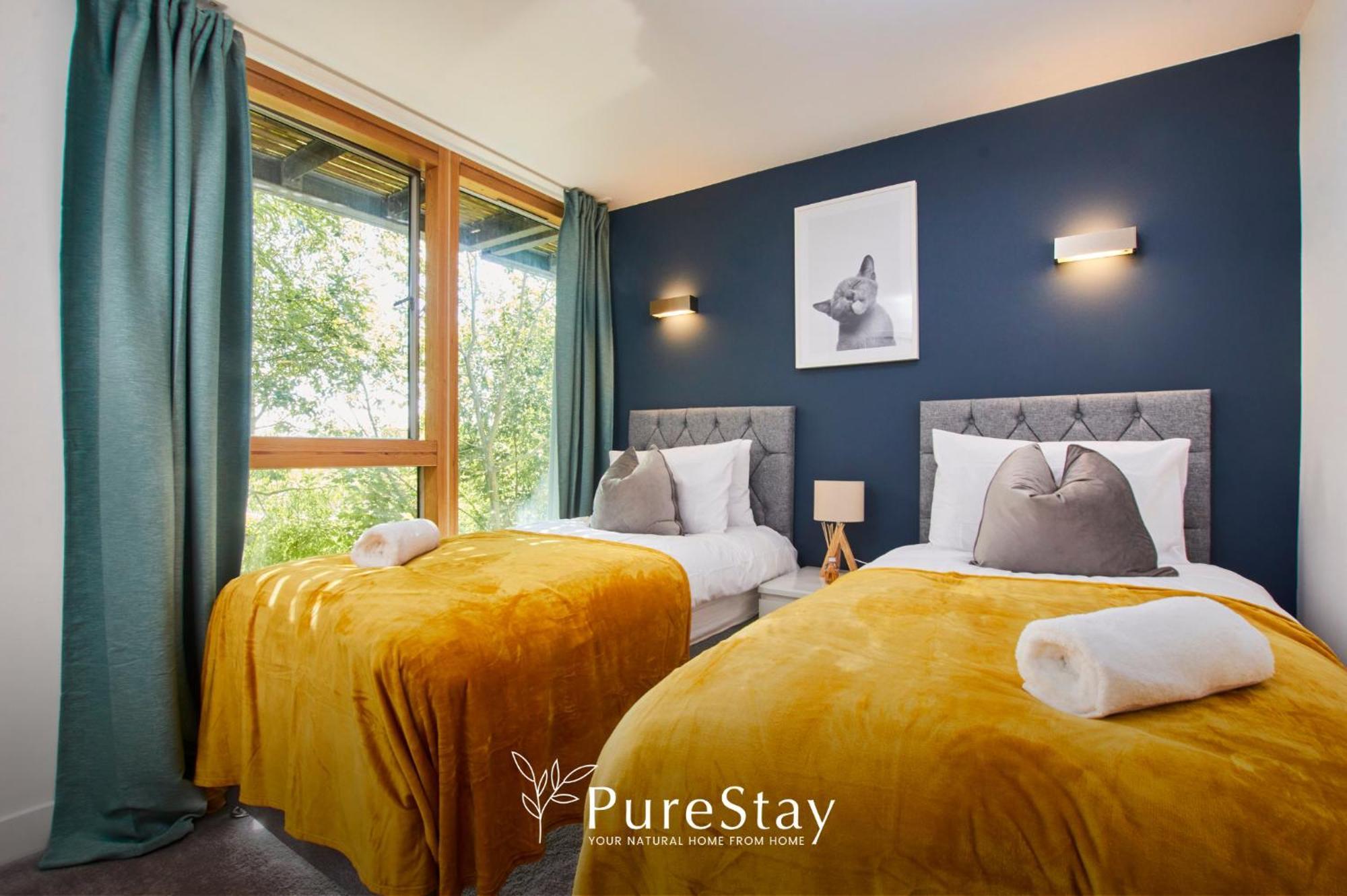 Beautiful Four Bed House By Purestay Short Lets & Serviced Accommodation Coventry With Parking Esterno foto