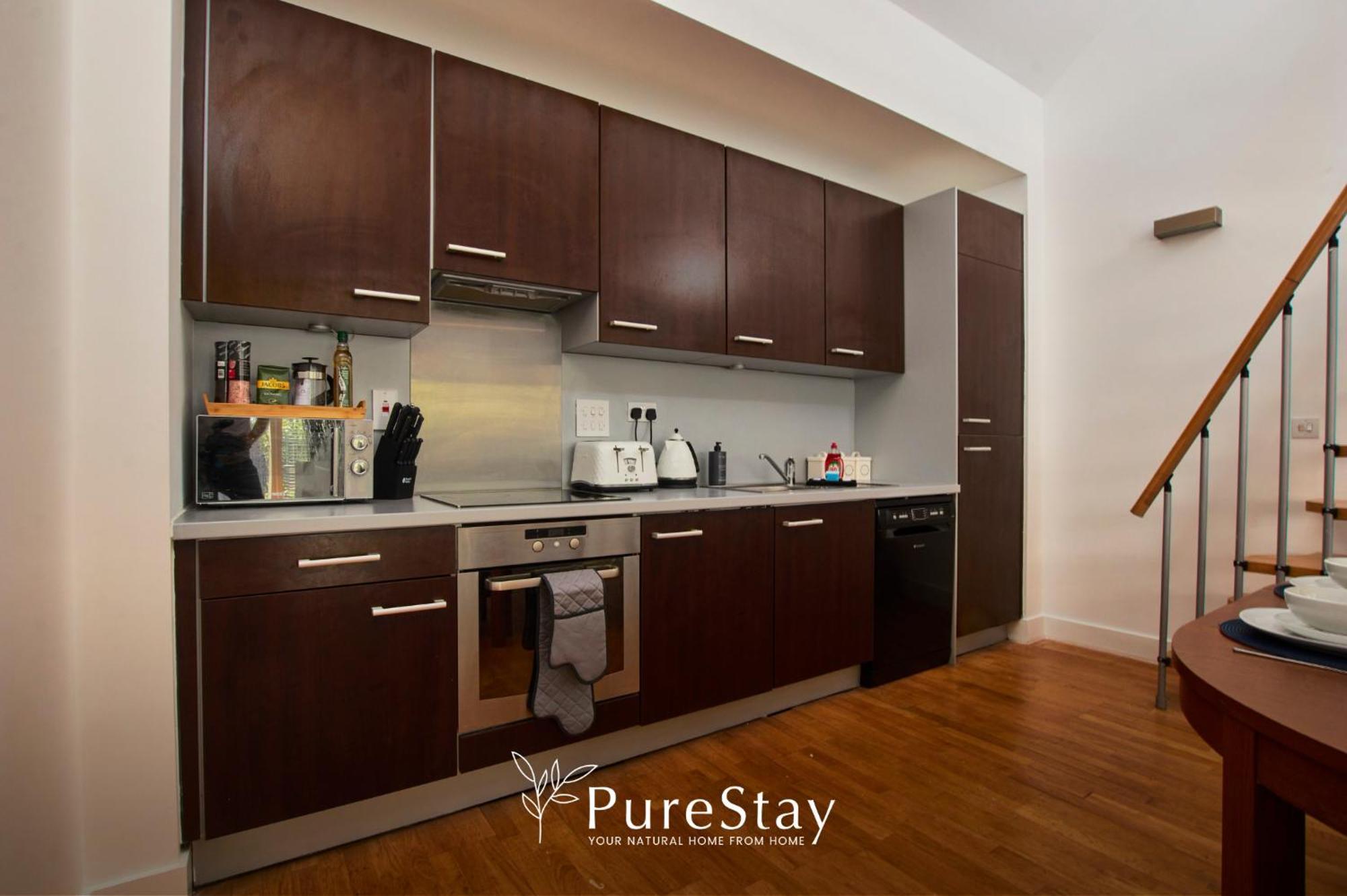 Beautiful Four Bed House By Purestay Short Lets & Serviced Accommodation Coventry With Parking Esterno foto