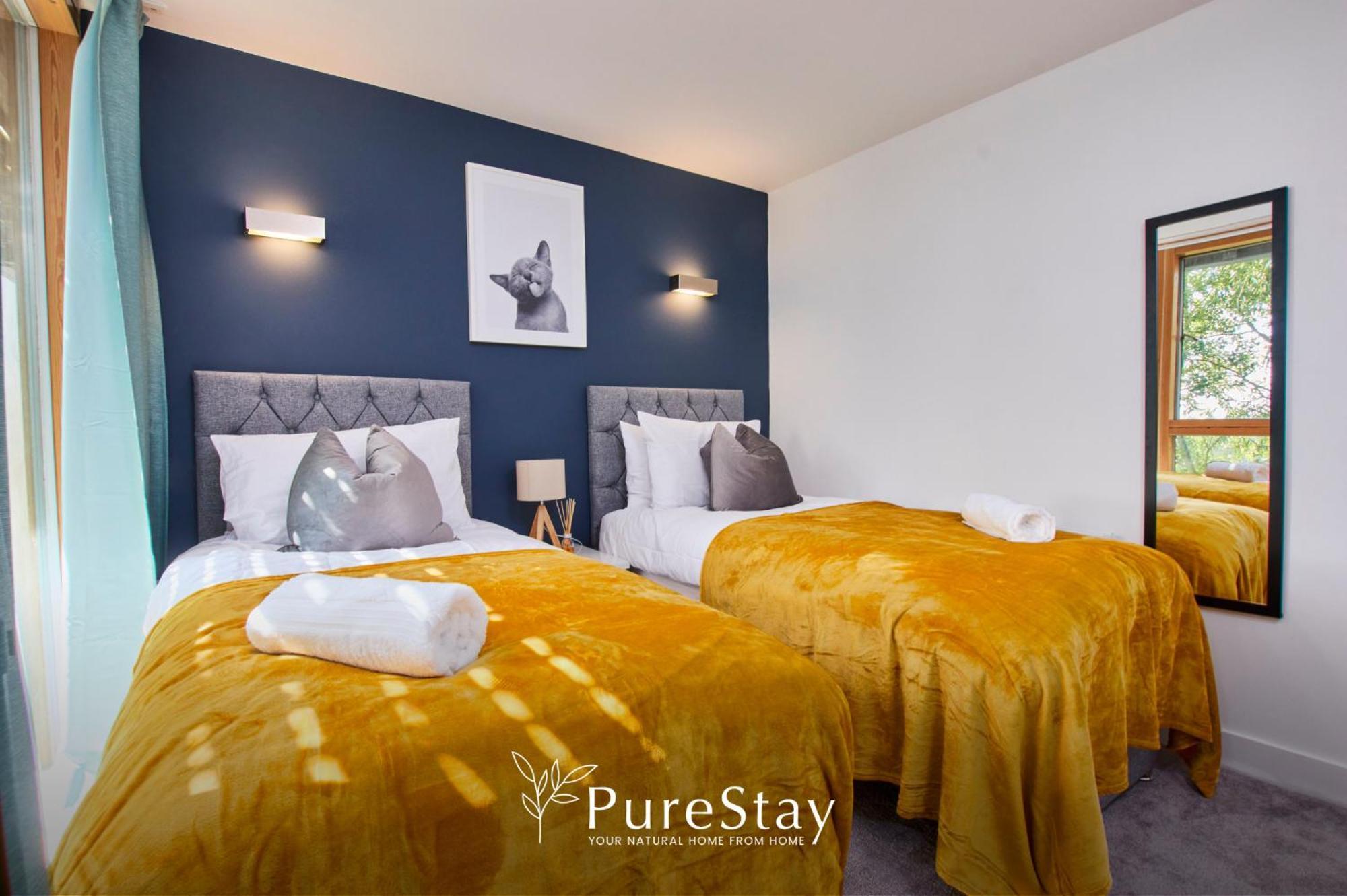 Beautiful Four Bed House By Purestay Short Lets & Serviced Accommodation Coventry With Parking Esterno foto